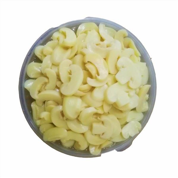 슬라이스 소금물에 신선한 Agaricus